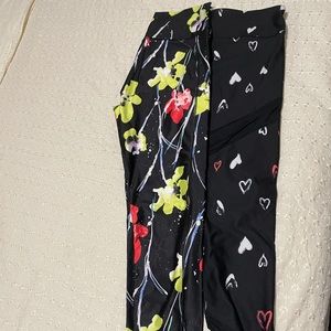 2 Demi Lovato leggings